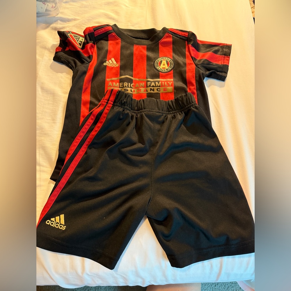 Adidas Atlanta United Soccer jerseys set kids size 4T